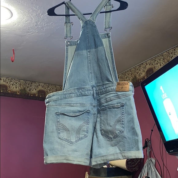 Hollister Sz. Medium Over-Alls Shorts - Picture 3 of 6
